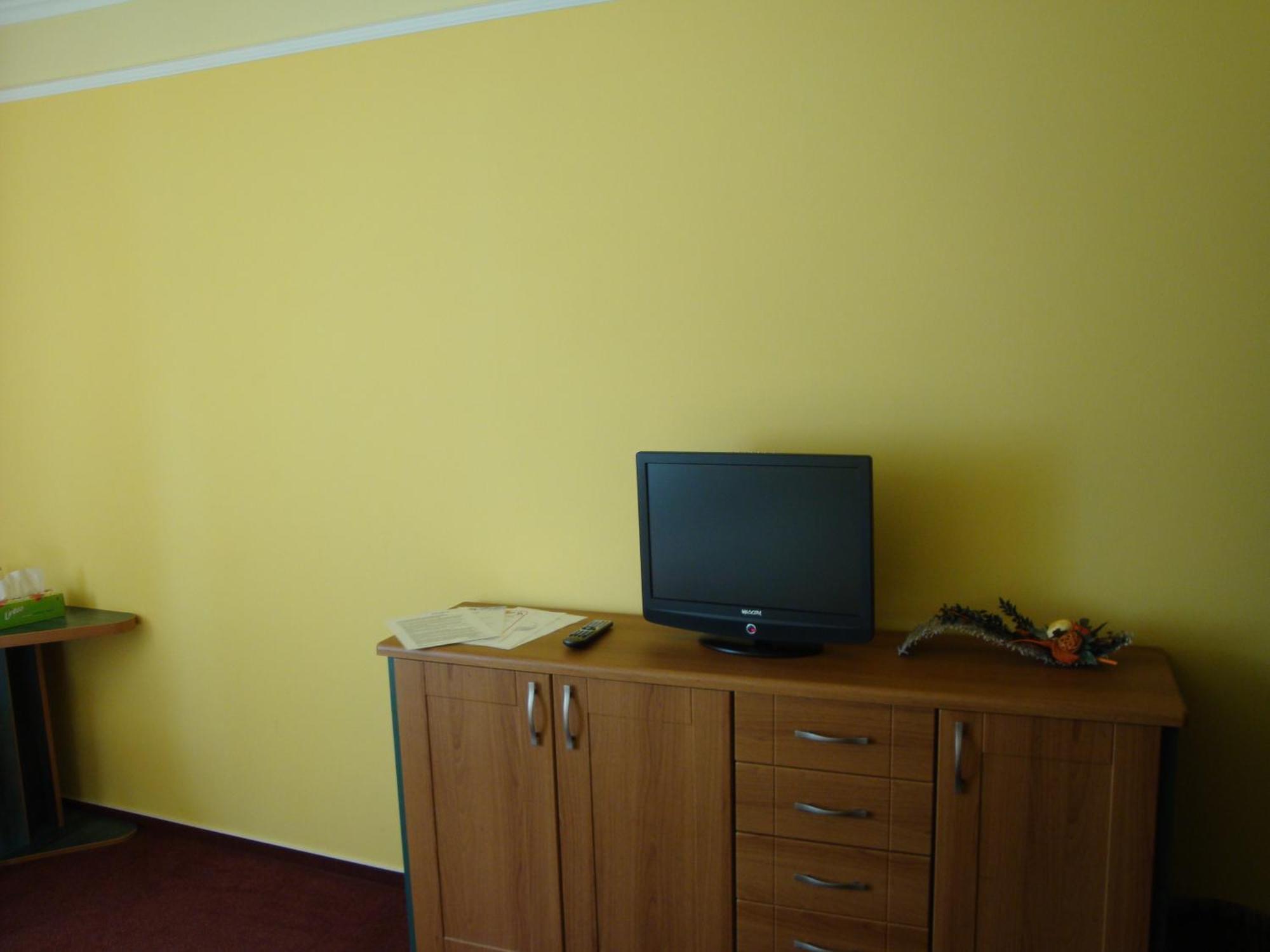 Hotel Lazne Evzenie Klášterec nad Ohří Zewnętrze zdjęcie