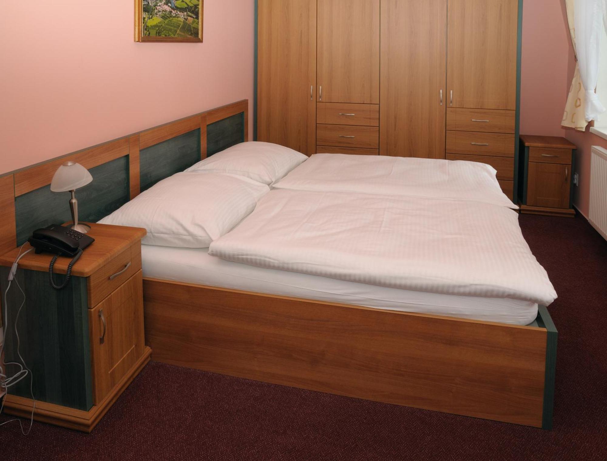 Hotel Lazne Evzenie Klášterec nad Ohří Zewnętrze zdjęcie