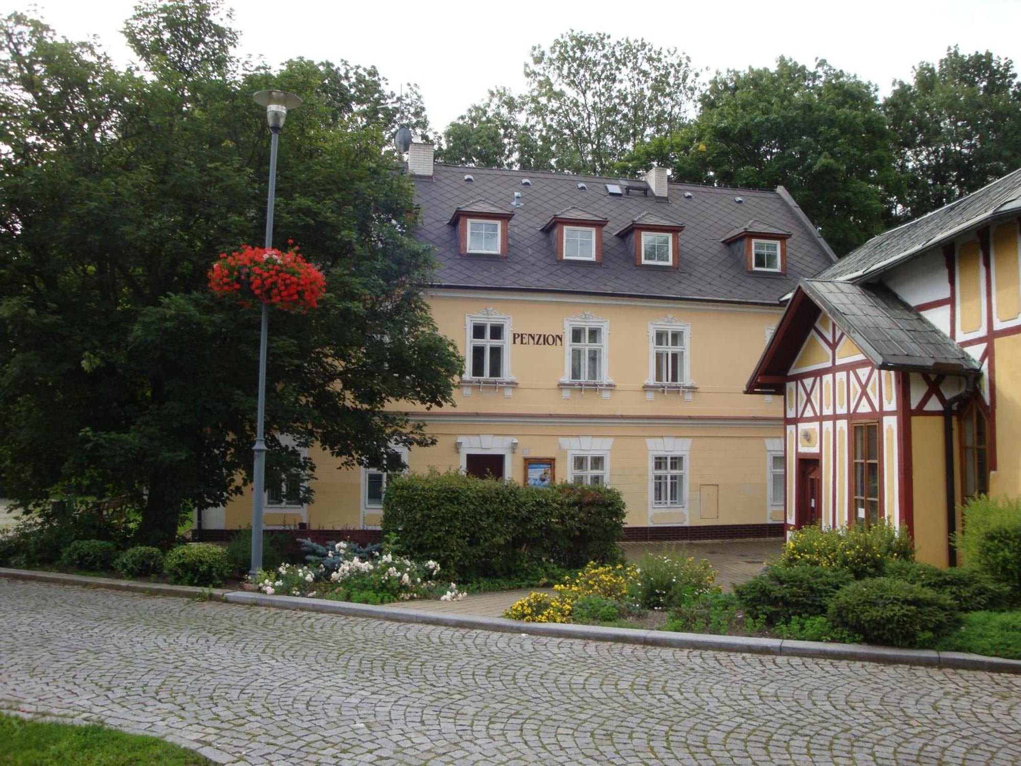 Hotel Lazne Evzenie Klášterec nad Ohří Zewnętrze zdjęcie
