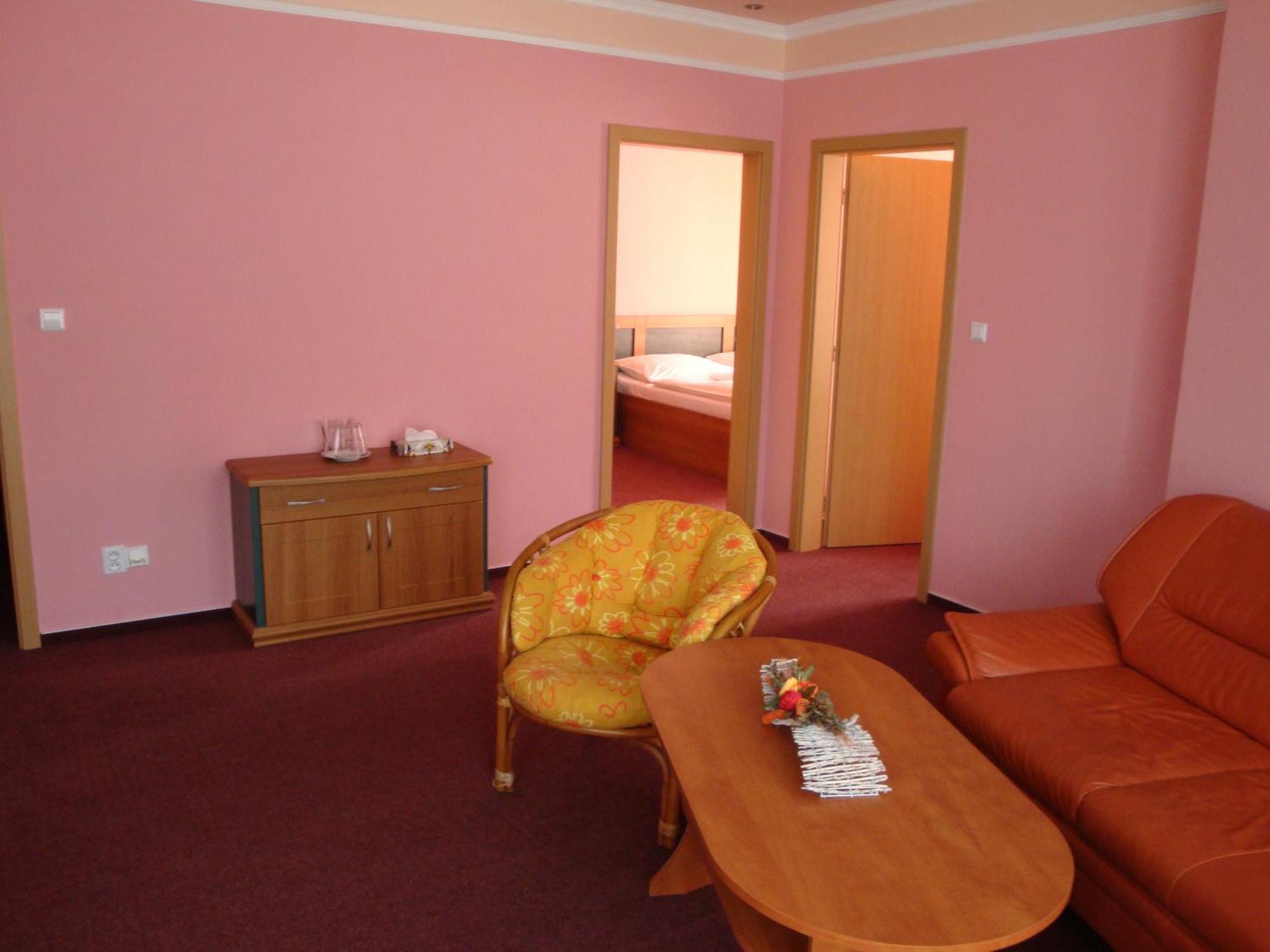 Hotel Lazne Evzenie Klášterec nad Ohří Zewnętrze zdjęcie
